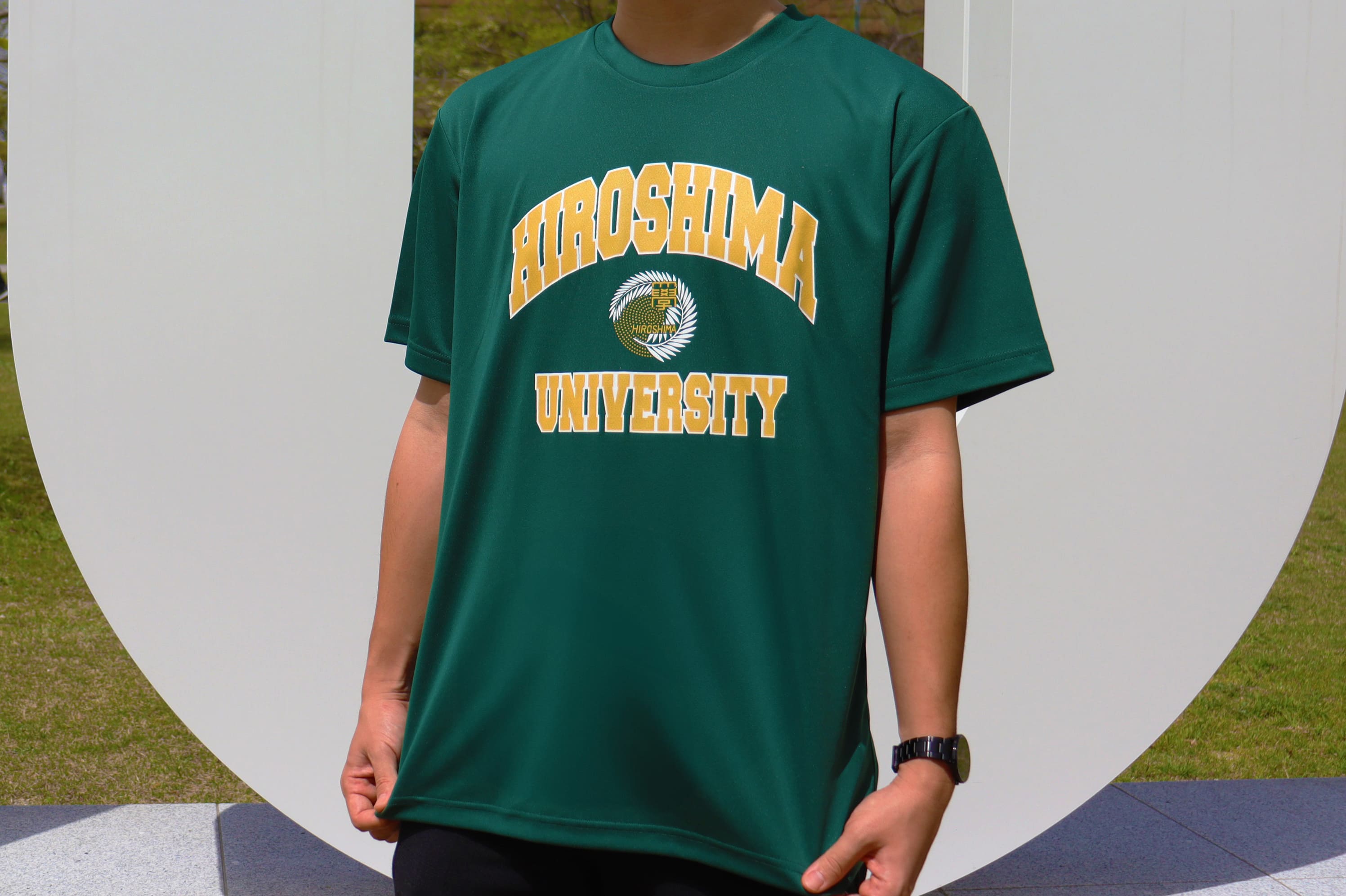 HU（広島大学）オリジナルグッズ　ドライＴシャツ　(M）