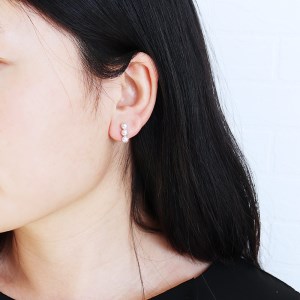 【054-06】志摩産アコヤ真珠　4-5ミリ　天然色　ナチュラルブルー　数粒ラインピアス　K14WG*