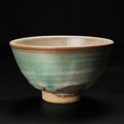 ふるさと納税 津和野町 【青山窯】鈍く深い独自の緑が特徴の綾焼き抹茶碗C |  | 01
