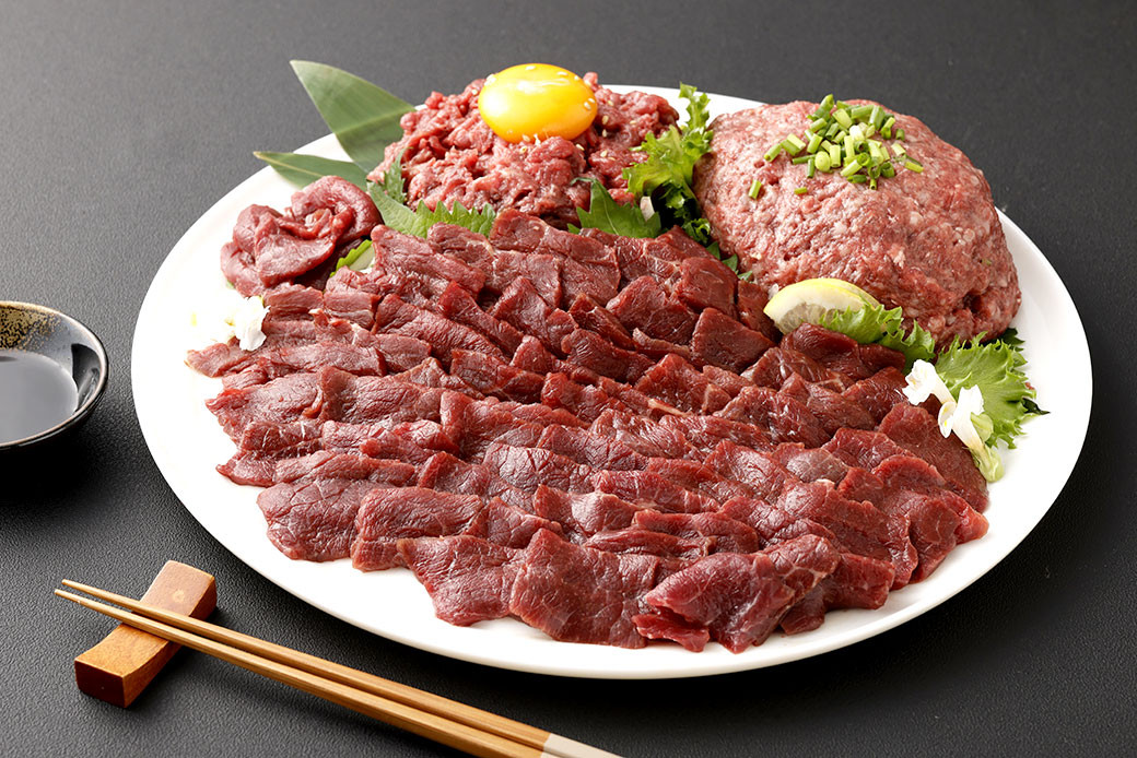 
            【フジチク ふじ馬刺し】おつまみ馬刺しセット8人前（赤身スライス・ユッケ・ネギトロ各50g×8） 計1,200g タレ・生姜付き 馬刺し 馬肉 馬 お肉 肉 食べ比べ 盛り合わせ 盛合せ セット 熊本県 水上村 冷凍
          