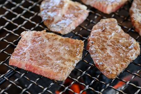 【黒毛和牛】三重県産「焼肉特撰カルビ〈三角バラ〉」約500g　長島ショッピー厳選【CC17】