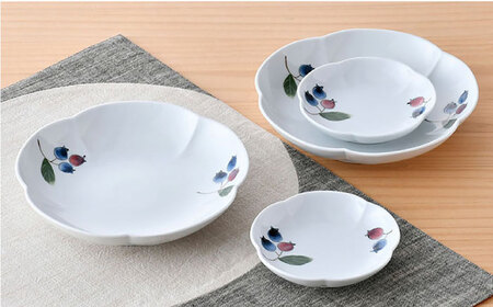 【波佐見焼】ブルーベリー 花型 プレート 大小 ペア セット 食器 皿 【松幸陶芸】 [HB48] 波佐見焼