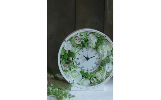 アーティフィシャルフラワー　八千代市のバラをモチーフに使った花時計 (白のベース×白グリーンの花)【1494315】