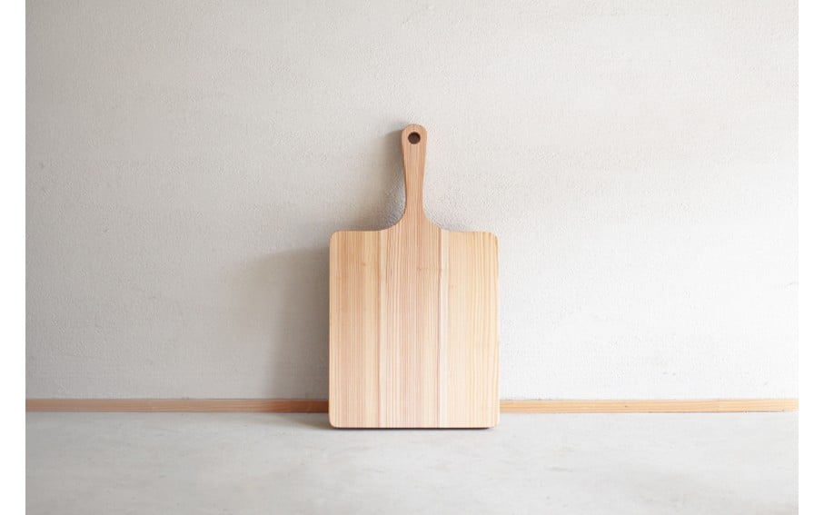 
            【Foreque】 小国杉 カッティングボード ナチュラル/ブラック  天然木 まな板 木 木製 パン皿 お皿 おしゃれ プレート ケーキ皿 ギフト 贈答用 プレゼント Foreque 熊本 阿蘇 南小国町 送料無料
          