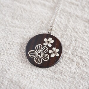 可憐なお花のインレイネックレス 岩手県 北上市 夢工房 D0535 アクセサリー ネックレス 工芸品 ファッション 雑貨