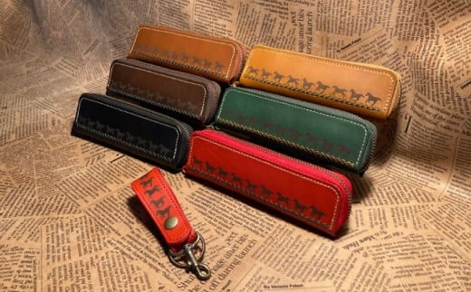 馬九いくキーリング(レッド)＆馬九いくラウンドファスナーペンケース(キャメル)　栗東市 / 株式会社ブルズエフ [BIAU118]