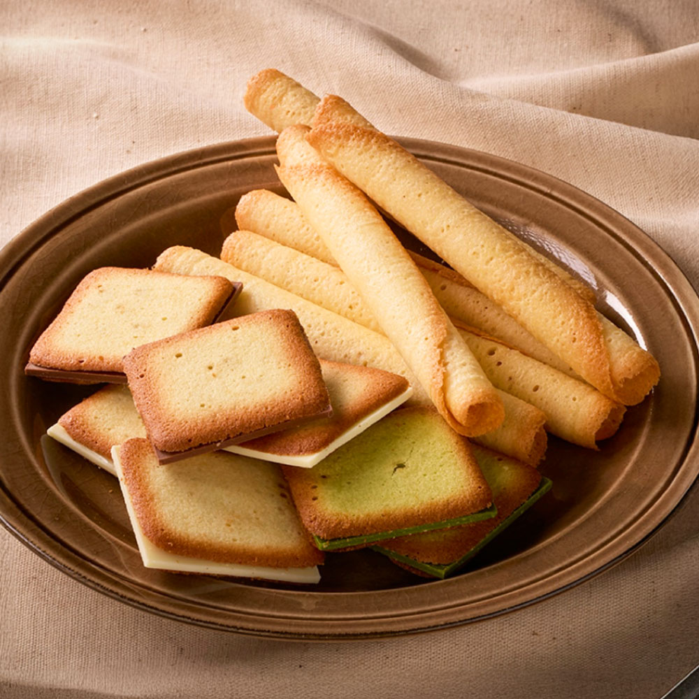 【ふるさと納税】【シャトレーゼ】ラングドシャアソートメント ＜選べる内容量＞ 計38個 / 計76個（38個×2セット） ラングドシャロール・ラングドシャサンド（ホワイト/ミルク/抹茶） チョコレート お菓子 詰め合わせ ギフト 冷蔵 山梨県 中央市 送料無料