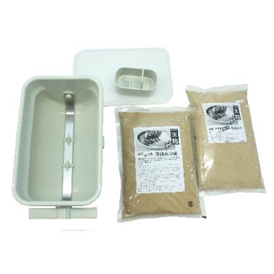 ふるさと納税 小諸市 ハンドルかき混ぜ式ぬか漬け器「ぬか楽アルファ」+熟成ぬか床1.3kgと補充ぬか500gのセット |  | 01