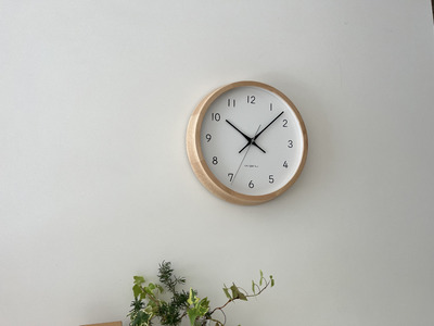 KATOMOKU　ビーチの木枠電波時計