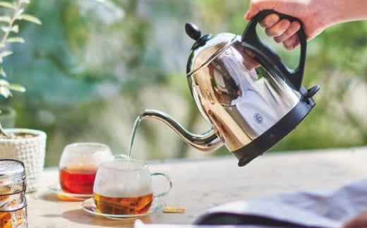 〈Russell Hobbs〉 カフェケトル　0.8　シルバー【 電気ケトル 省エネ コードレス 安全 キッチン リビング 寝室 料理 調理 家電 】