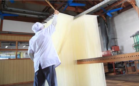 【宮内庁献上】と【九州産小麦粉100％】手延べ そうめん 2種 詰め合せ 20箱 / 南島原市 / 川上製麺 [SCM012]