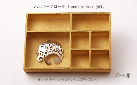 日本の伝統模様のなかから「唐草模様」をアレンジしたデザイン。