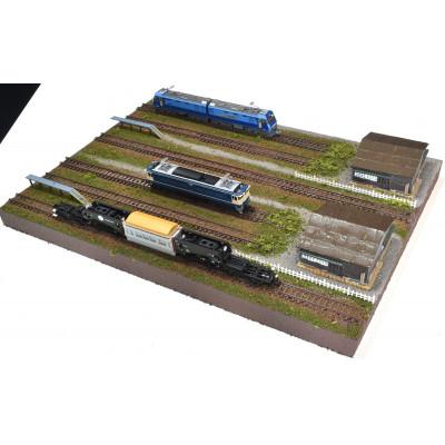 ふるさと納税 南箕輪村 Nゲージ用 鉄道模型用ジオラマ展示台 37x26cm 木造機関庫付き6線ヤード(洗浄台付き) |  | 01