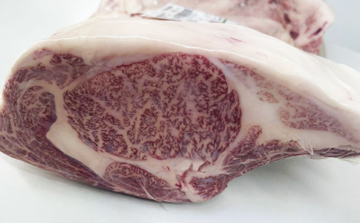 厳選佐賀牛 肩ロース ブロック 2kg / 牛肉 / 佐賀県 / 有限会社片岡精肉店 [41AEAC019]