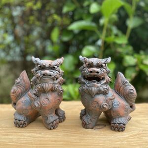 お座りシーサー (対・黒) やちむん 沖縄土産 シーサー シーサー シーサー シーサー シーサー 