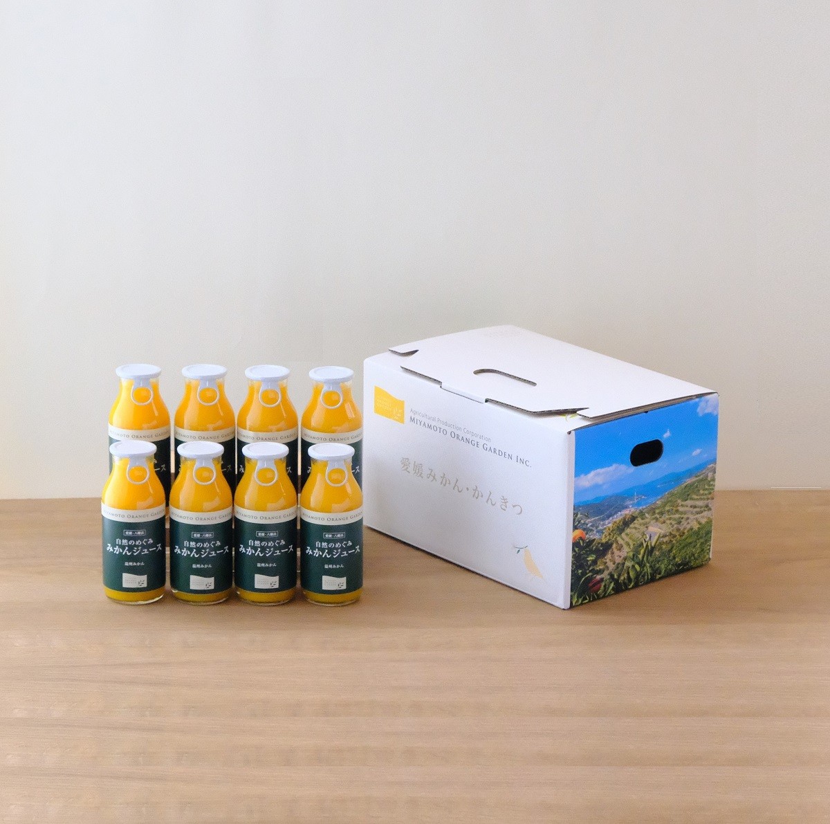 
                  愛媛みかん果汁100%!自然のめぐみジュース 180ml×8本 (家庭用)＜C25-64＞_ジュース みかんジュース ミカンジュース ストレート 100% セット みかん ミカン 柑橘 フルーツ 果物 くだもの 愛媛 産直 【1228225】 YWTAP036
                