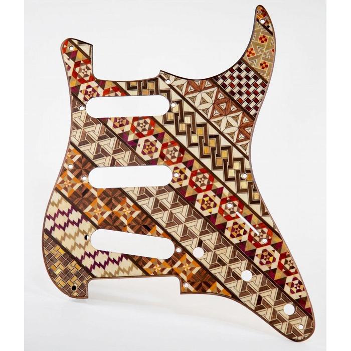 【ふるさと納税】箱根寄木ピックガード Fender Japan ストラスキャスター用 | 工芸品 装飾品 民芸品 木工品 寄木細工 クラフト 木製 ギター ピックガード 楽器 デザイン 伝統工芸 人気 おすすめ ギフト 伝統 日本製 観光 お土産 送料無料 神奈川 箱根
