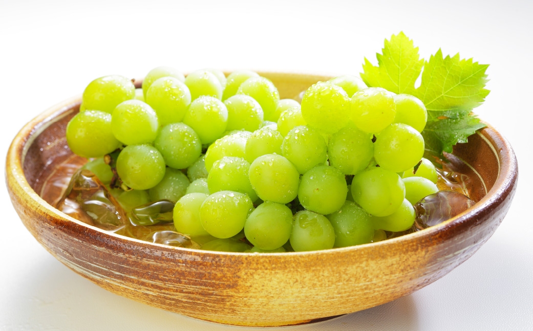 【2026年8月下旬～9月下旬発送予定】岡山県産 マスカット･オブ･アレキサンドリア 約1kg（500g×2房）