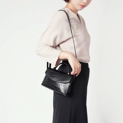 ふるさと納税 御代田町 【濱野皮革工藝 HAMANO バッグ】プティ・フォルム クロコDUE(ブラック×ゴールド) |  | 02