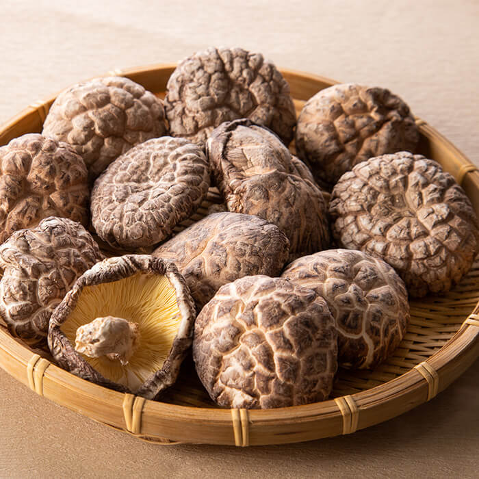 【ふるさと納税】 大分県 国東半島産 どんこ椎茸 (計240g・40g×6袋) 椎茸 シイタケ 小分け 肉厚 きのこ キノコ おかず お惣菜 惣菜 常温【opap002】【大分乾物】