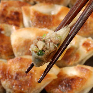 芦屋 伊東屋 謹製 業務用 一口餃子 90個セット (ご自宅用) 2袋【餃子 ぎょうざ ギョーザ 中華 点心 惣菜 簡単 おうち おかず おつまみ 豚肉 薄皮 ジューシー 肉汁 たっぷり 冷凍 イトー