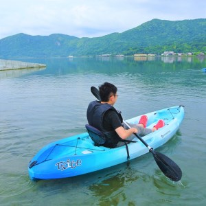 【池田湖でアクティビティ体験】インストラクター付シーカヤック体験60分間(えぷろんはうす池田/A-185)