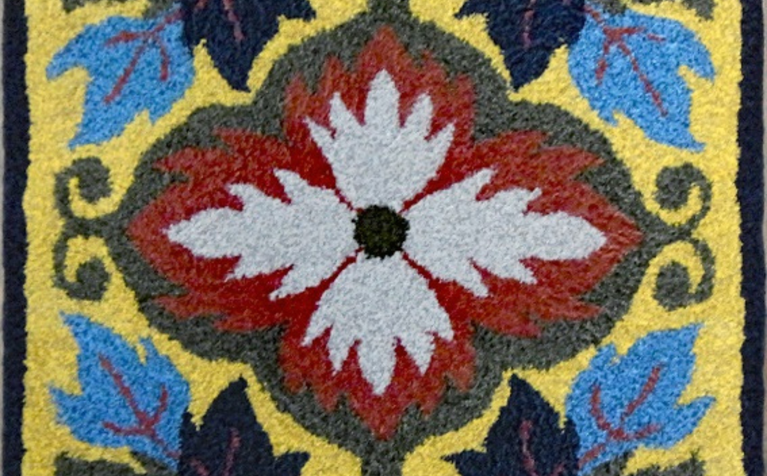 NEO鍋島緞通 牡丹花菱文中心柄 黄支子地