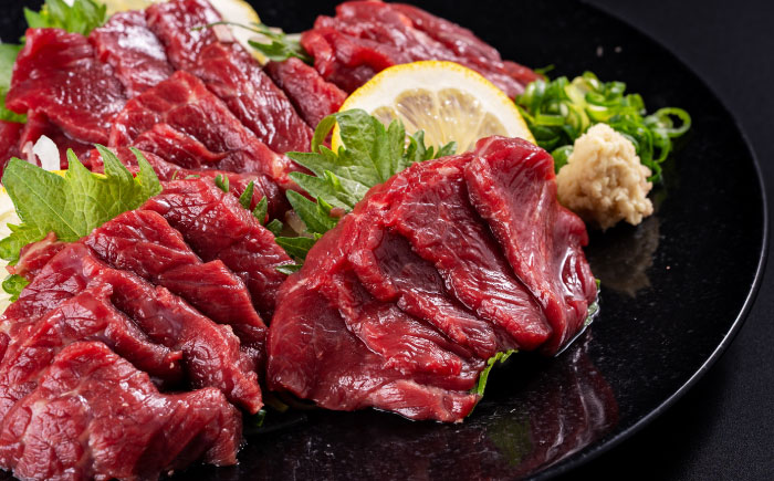 赤身馬刺し・馬肉さくらユッケ セット 【合同会社　長岡フーズ】 [ZFR029]