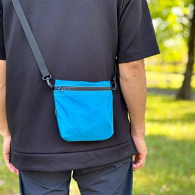 ふるさと納税 名古屋市 【水色】ポケット付き軽量ナイロンショルダーバッグ　サコッシュ　撥水ポシェット