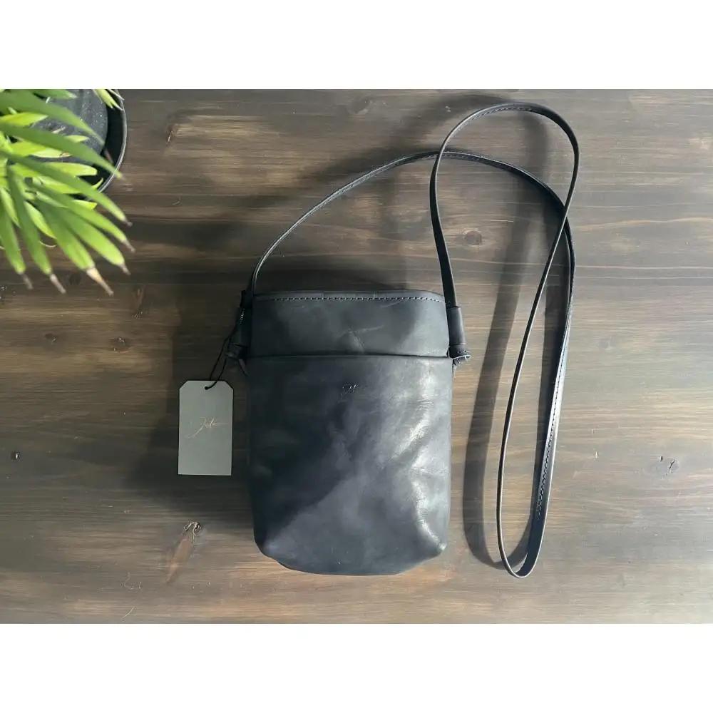 革職人が作る　本革サコッシュL　【ブラック】