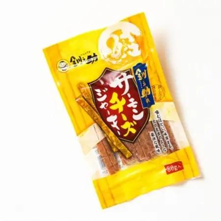 北海道産の鮭のみ使用したサーモンジャーキー＜チーズ＞80g×3個_つまみ 釧之助ジャーキー3 鮭 サケ さけ 冷凍 調理済み 魚介類 海鮮 絶品 人気 笹谷商店 直営 釧之助本店 高級 北海道 釧路町