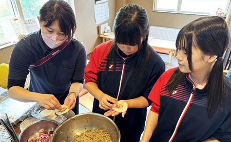 上富良野高校 コラボ開発「豚さがり餃子」 12個入り×5パック ( ご当地グルメ 餃子 中華 冷凍 食品 簡単 おかず 手作り 道産 上富良野町 北海道 )