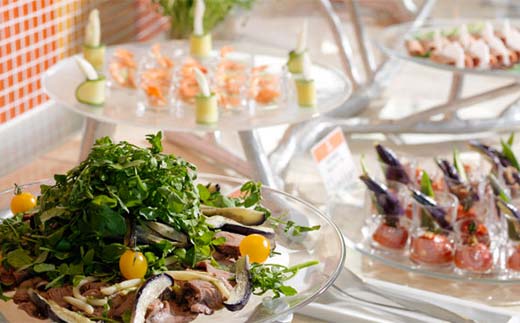 あかん遊久の里 鶴雅 ウイングス館 湖側デラックス和洋室ご宿泊 2名様1室利用 1泊2食付き 宿泊券 旅行 北海道 温泉 観光 阿寒 釧路市 旅行 ホテル 旅館 クーポン チケット 予約 父の日 母の