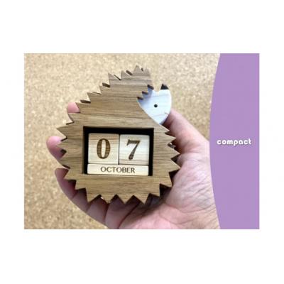 ふるさと納税 佐川町 ハリネズミ カレンダー 置き型 |  | 01