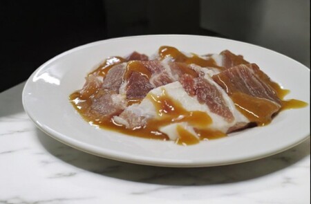 豚肩ロース やわトン 味付き 味噌だれ入り 230g 4パック 計920g [たなかホルモン 北海道 砂川市 12260788] 豚 肩ロース ロース スライス 豚肩 豚肉 焼肉 焼肉用 焼き肉 小分