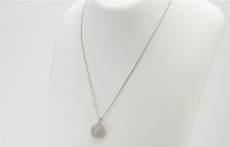 アルカンシェル プラチナダイヤペンダント（計 1.5ct）