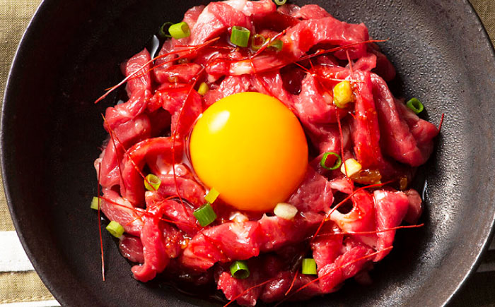 【全3回定期便】フジチク ふじ 馬刺し ユッケ 計約300g （約50g×6個） 馬肉 熊本県【株式会社フジチク】 [BHAD096]