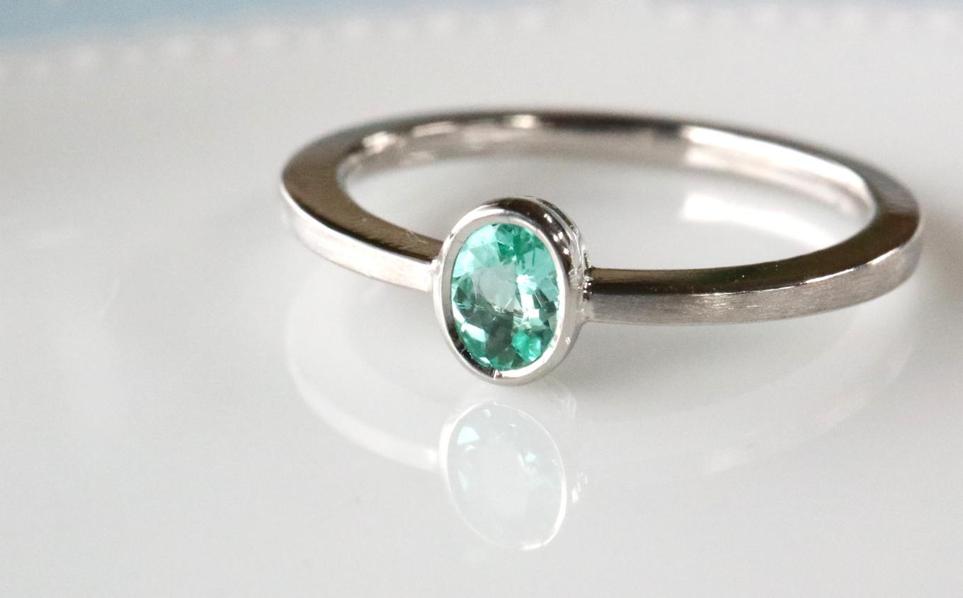 
                  パライバトルマリン指輪 10月の誕生石 | リング 誕生石ジュエリー パライバトルマリン アクセサリー 婚約指輪 プロポーズ 結婚指輪 誕生日 婚約 結婚 母の日 プレゼント 祝 記念日 女性 贈り物 大分県 中津市
                