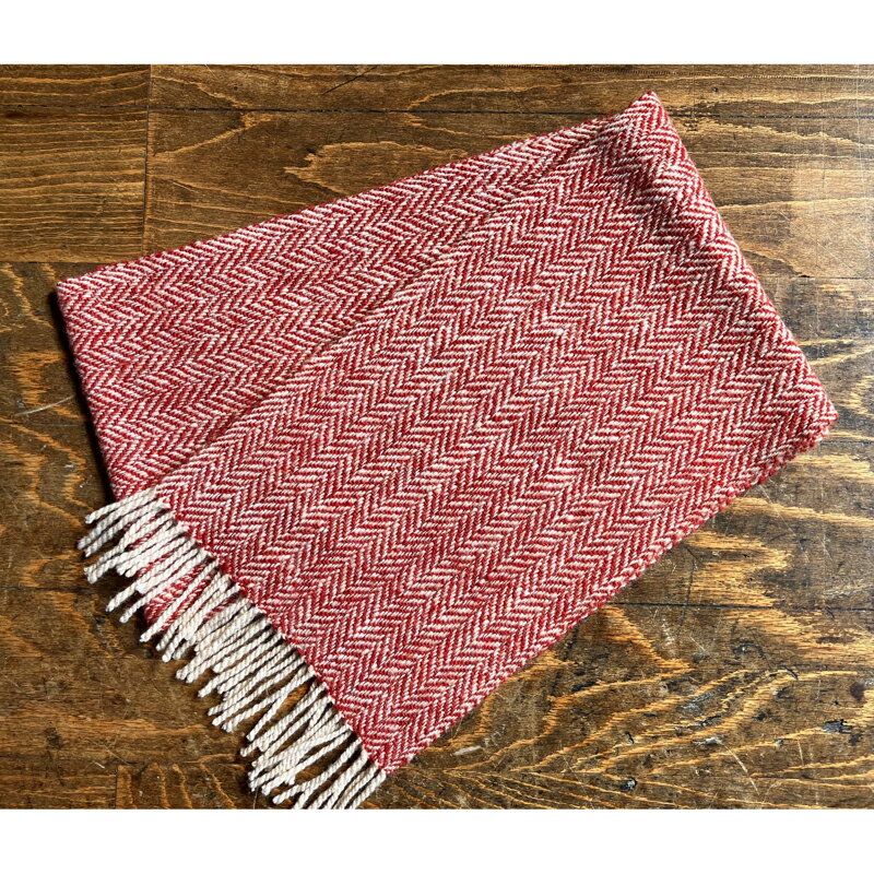 【ふるさと納税】 ロングマフラー 朱 杉綾 1枚 ホームスパン マフラー 手紡ぎ 手織り ウール 羊毛 あったか 防寒 保温 秋冬 冬 小物 ストール ショール ヘリンボーン レッド 伝統工芸 職人 岩手県 盛岡市 東北 岩手 盛岡 株式会社みちのくあかね会