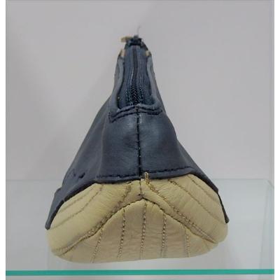 ふるさと納税 富士河口湖町 「鞄工房　香」くじらのポーチ ブルー |  | 01