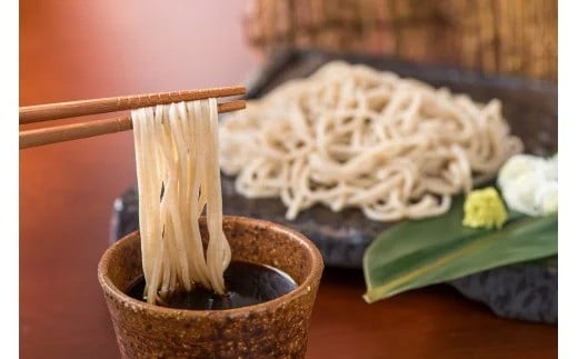 【年越し限定：12月30日発送】石臼挽き 手打ち蕎麦 (そばつゆ＆薬味付き)　8食分 岩手県 北上市 H0043