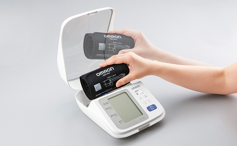 オムロン 上腕式血圧計 HEM-7313 omron 血圧計 上腕式 カフ収納 フィットカフ ヘルスケア メモリ 高精度 家庭用 医療機器 ギフト 敬老の日
