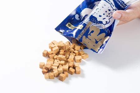 a10-1094　無添加 犬用 おやつ「鰹犬」焼津産燻製まぐろキューブ5袋