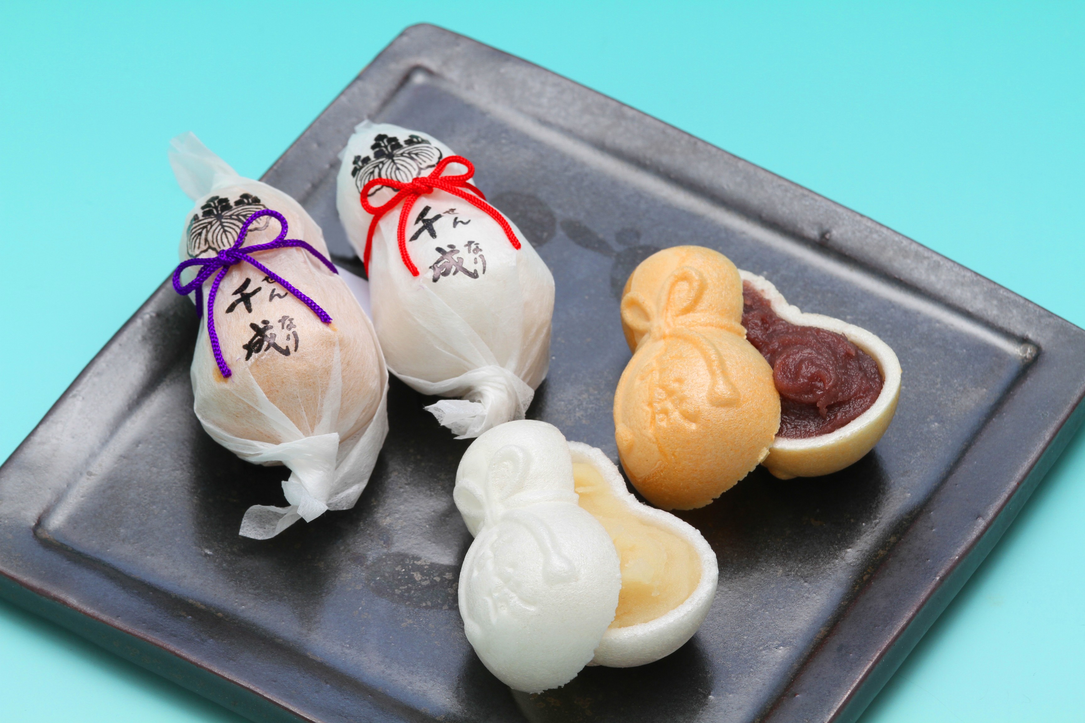 
                  明治創業開花堂の最中『千成』12個入り（黒餡・白餡）
                