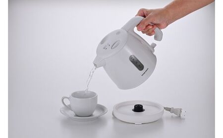 転倒湯漏れ機能付き　電気ケトル0.8L　白　電化製品 キッチン用品  電気ケトル 空だき防止機能 こぼれにくい 卓上新潟県田上町
