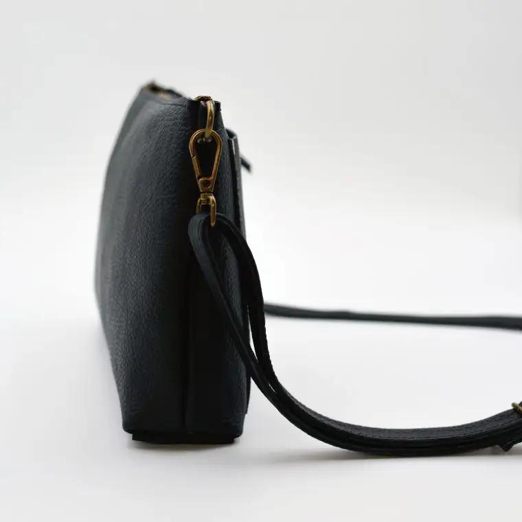 ショルダーポーチ Mサイズ ブラック AX106-3
