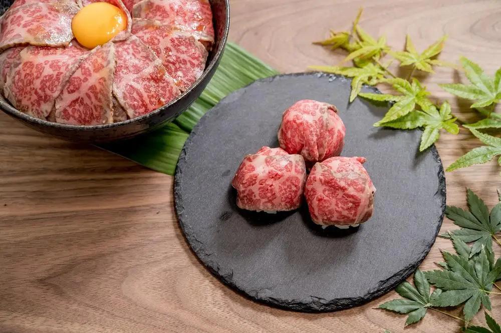 A4ランク 以上 国産牛肉 京都姫牛 ローストビーフ  600g （300g×2本） / 肉 和牛 ギフト 綾部市 / 肉匠　京都姫牛　綾部牧場［BSDR026］