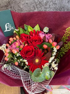 3か月 お届け お楽しみ！ 季節 の 花束 「Medium」 |  花 ブーケ タイプ 高さ約40cm 横幅約23cm