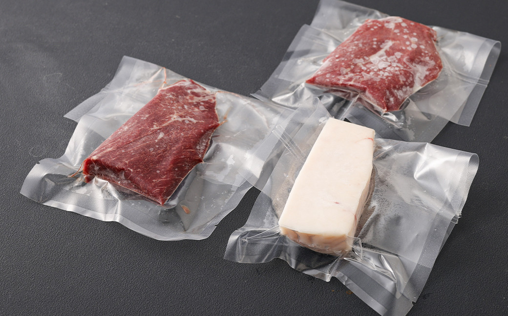 【熊本名物】馬刺し セット  赤身 約200g、コウネ (タテガミ) 約100g 計約300g 馬肉