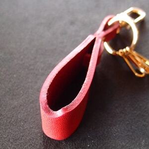 Roughtail leather works【 レザーチャームキーホルダー】レッド【1498037】